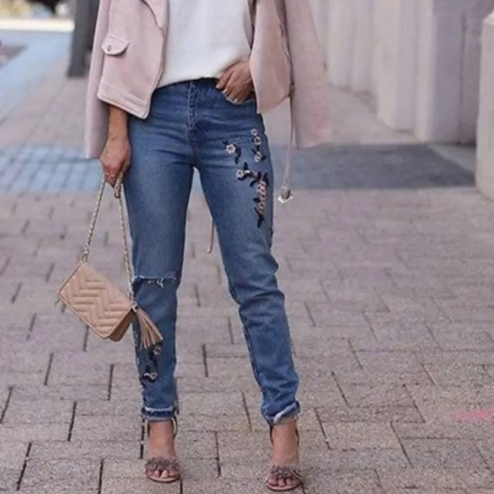 Missguided Riot Ripped High Rise Mom Jeans 4 - Picture 12 of 12